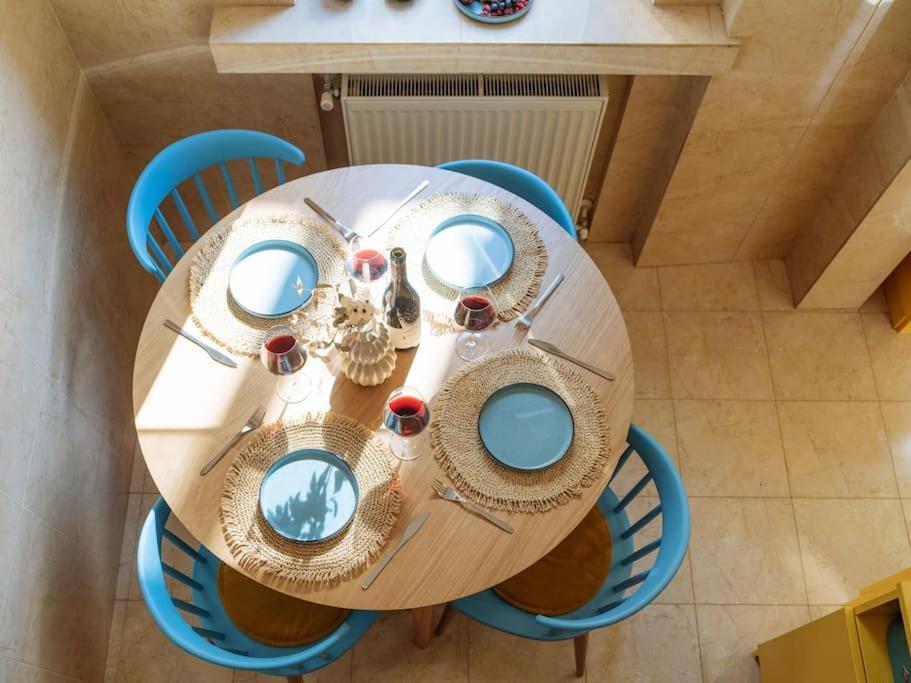 Terrasse Des Plongeurs Apartment Bukares Bagian luar foto